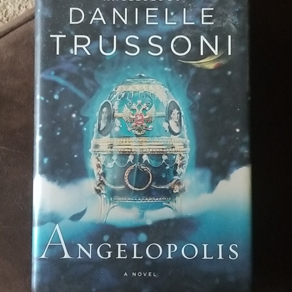 Books - Picture 4 of 5